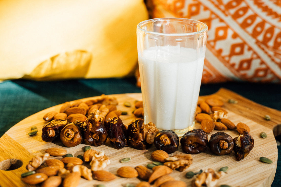 Medjool dates with milk