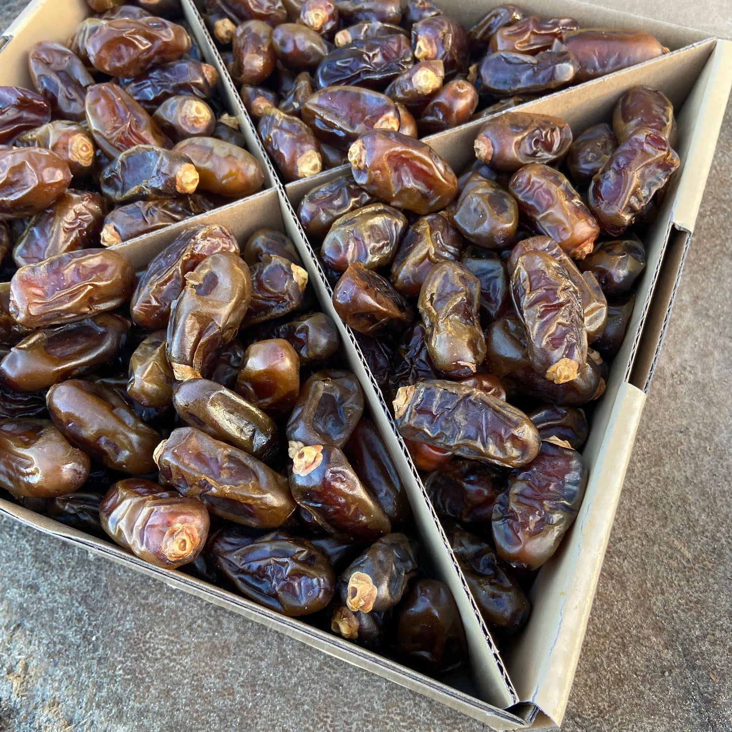Halawi Dates